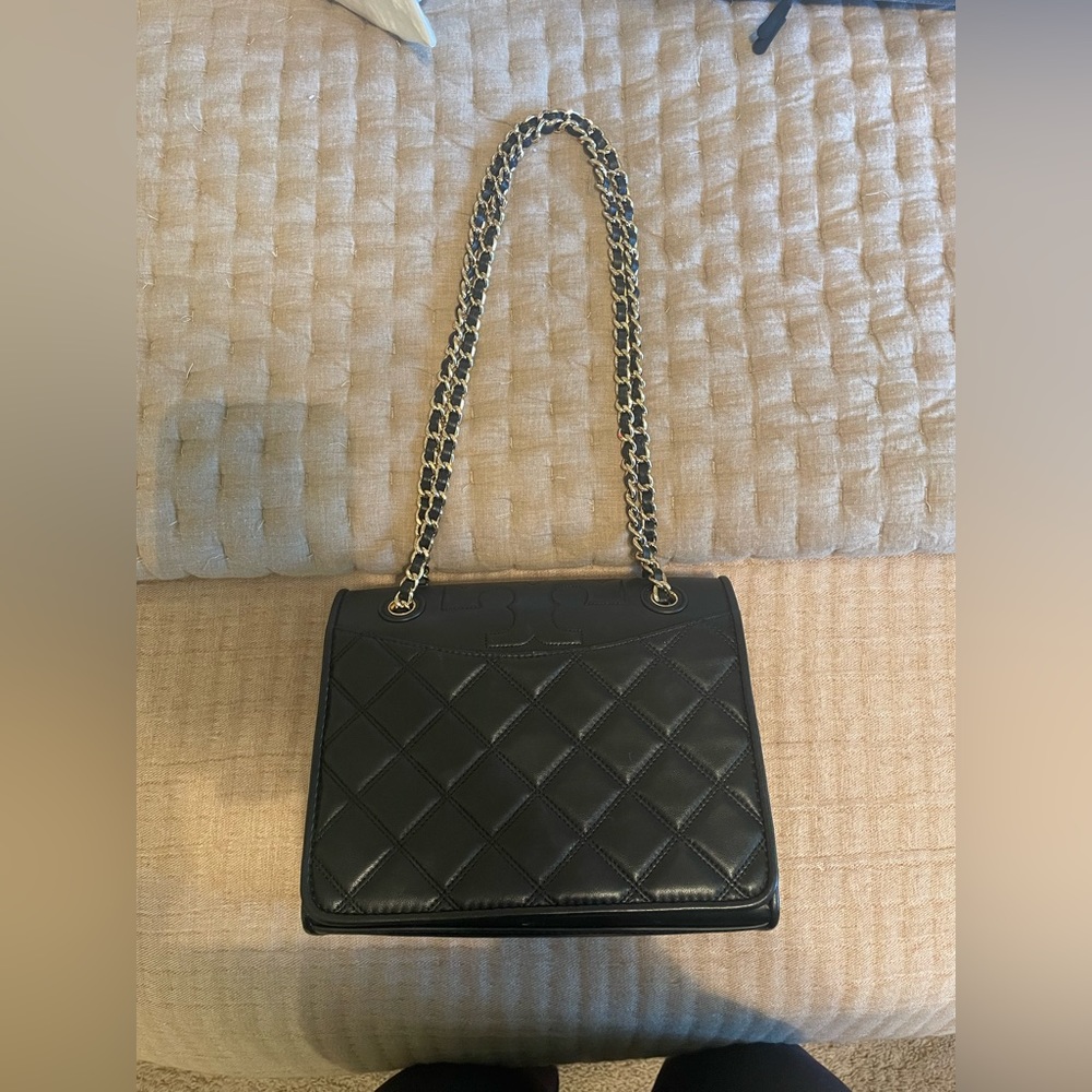 Elegant Black Quilted Tory Burch Chain Shoulder Bag